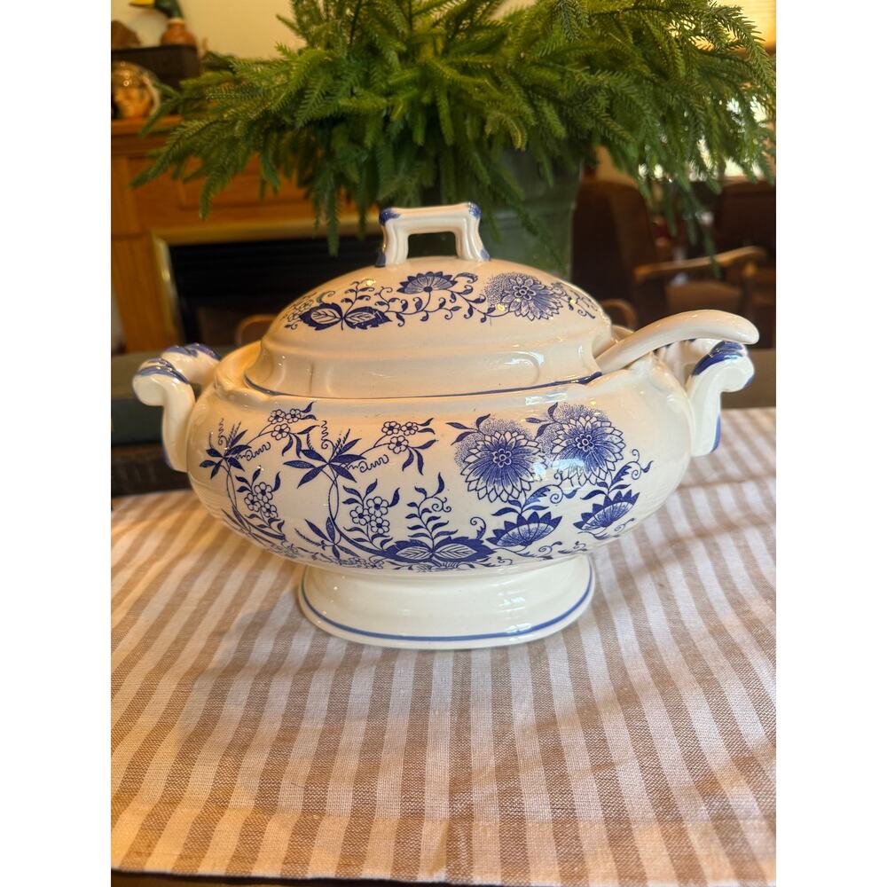 Vintage Ceramic Blue Onion pattern Soup Tureen w/ Ladle, Bue/White Transferware